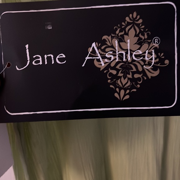 Still has tags on it. Light green - Picture 5 of 6